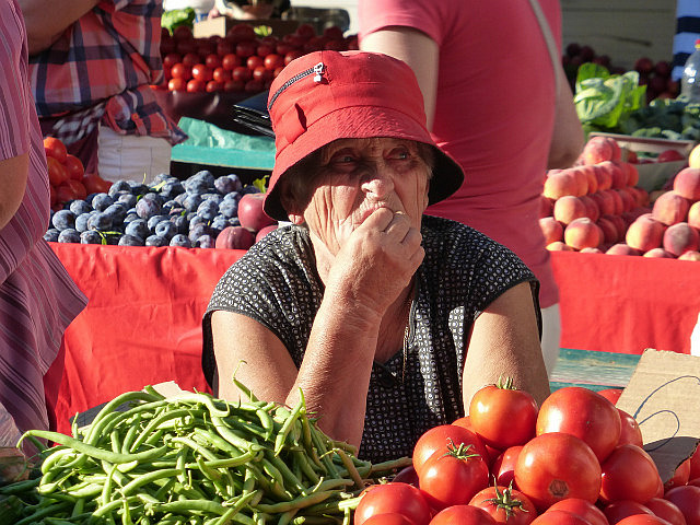 Green market vendor - Split