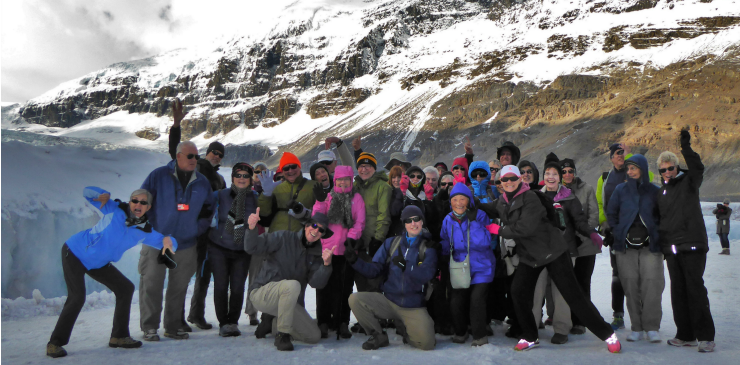canada-icefields-athabasca-glacier-group-photo-walking-tour