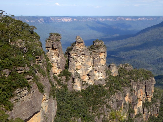 Iconic formation of the Three Sisters