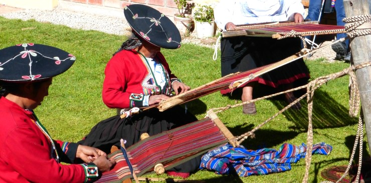 Peru Chinchero Quechua Weavers Walking Tour