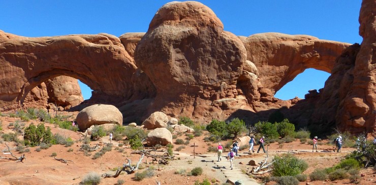 utah-arches-national-park-the-windows-walking-tour